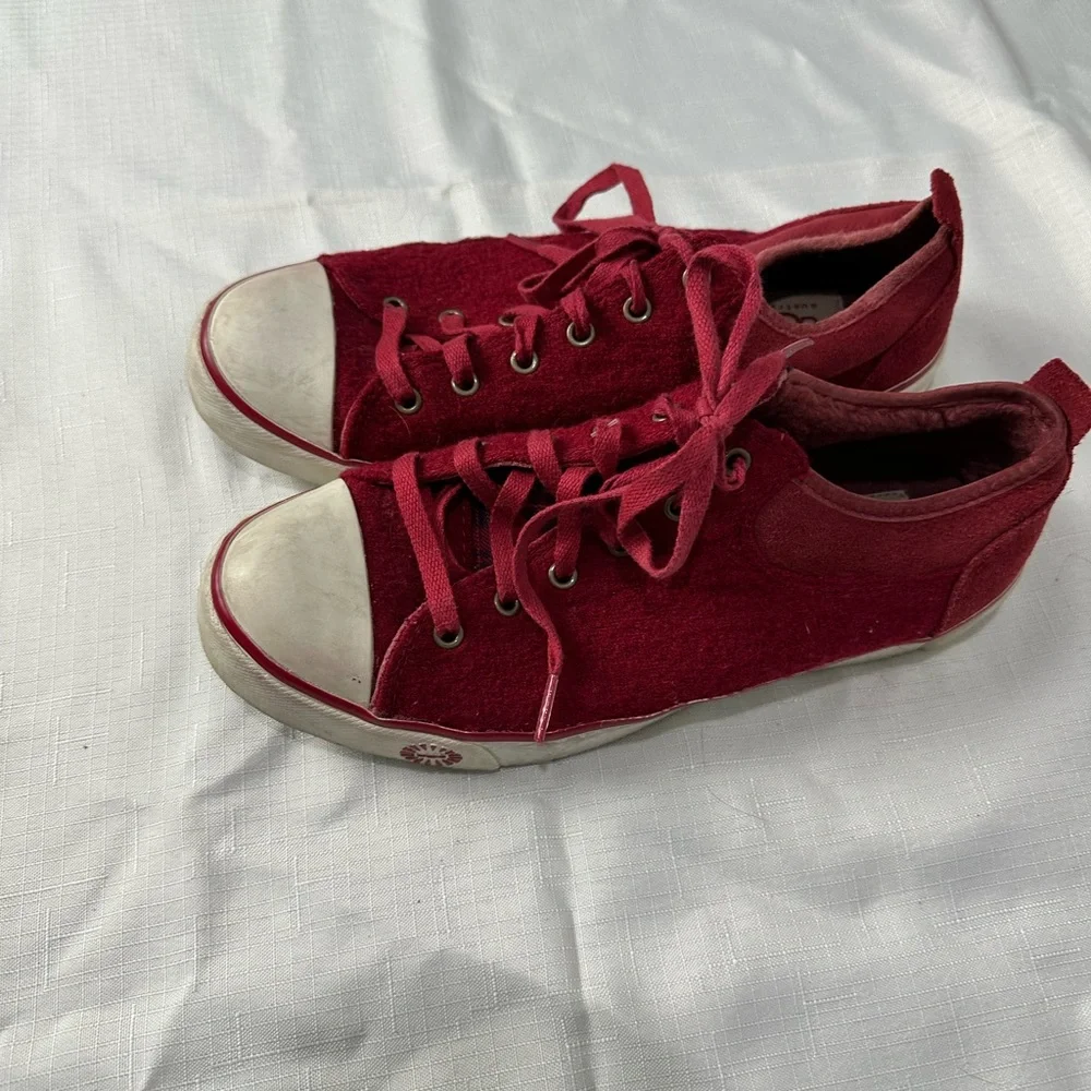 Ugg Evera Red Sneakers Size 7